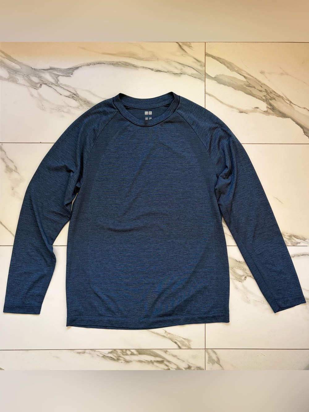 Uniqlo DRY-EX Long Sleeve Crew Neck T-Shirt in Blue Size S